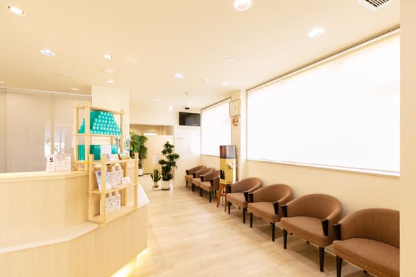 アポロニア歯科クリニックー待合室