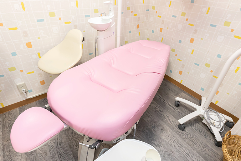 マルヤマ歯科-フルフラット診察台