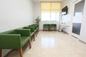 上西歯科医院-待合室