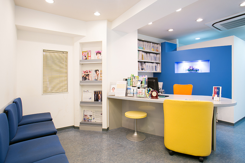 三越前駅小伝馬町歯科 ハルデンタルオフィス-待合室