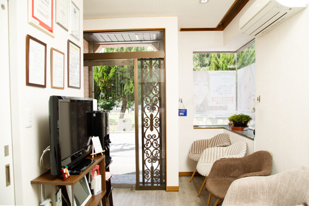 沖殿歯科医院-待合室2