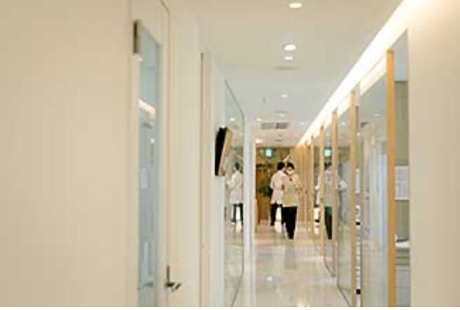 くろさわ歯科医院　廊下