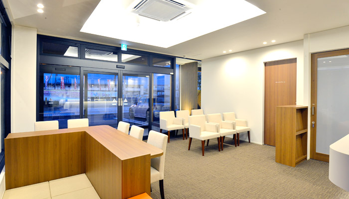 スマイル歯科・矯正歯科クリニック待合室