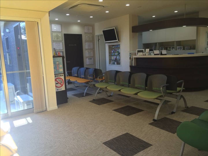 山口歯科医院-受付・待合室