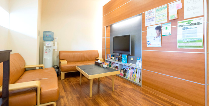 森の風インプラント歯科クリニック待合室