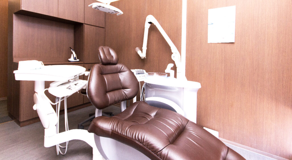 モトキデンタルクリニックー診察室